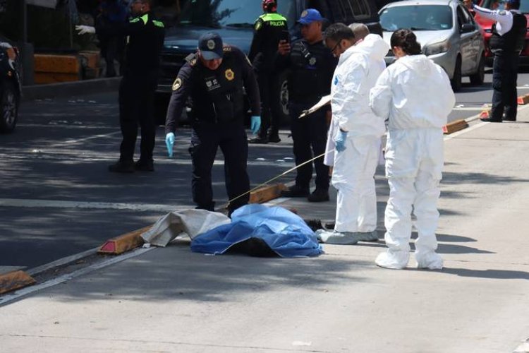 Adulto mayor muere atropellado frente estación de Metrobús Coyuya, CDMX