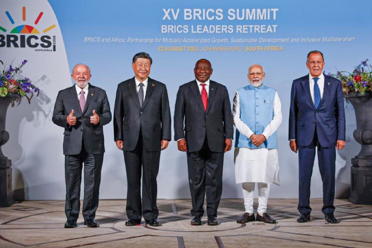 Xi Jinping afirma que China seguirá fortaleciendo la cooperación en los BRICS