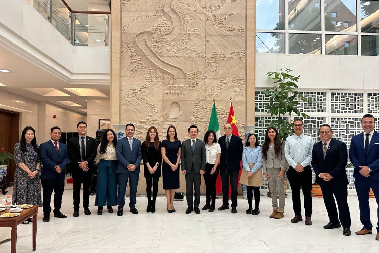 La embajada de China en México promueve becas para estudiar en China