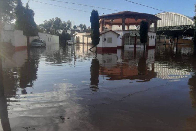 Colapso de drenaje pone en riesgo a más de 2 mil personas en Santa Catarina, Acolman