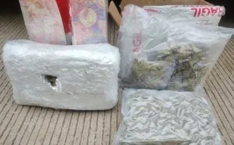 Encuentran paquetes de marihuana en envoltura de regalo