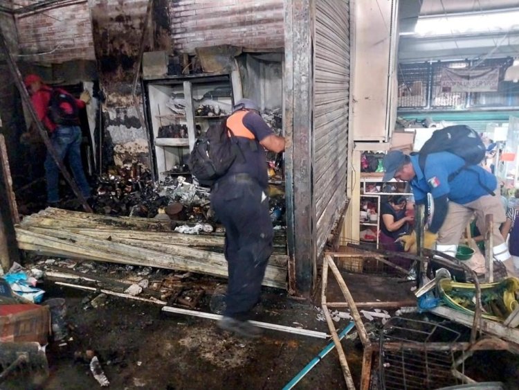 Corto circuito ocasionó incendio en el mercado “Baltazar R. Leyva Mancilla”