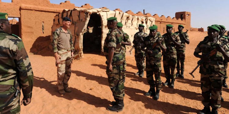 El Ejército de Chad prepara ofensiva contra los rebeldes con el apoyo de Francia y la OTAN