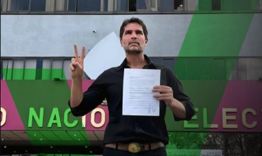 Eduardo Verástegui, candidato identificado con la ultraderecha, pidió al INE su registro rumbo a 2024