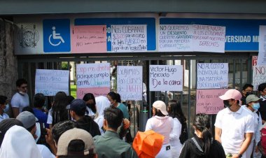 Estudiantes de medicina se manifiestan en Morelia