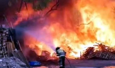 Incendio consume varias casas en Escobedo, Nuevo León