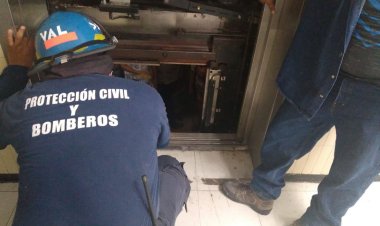 Por falla de elevador dos adultos mayores quedan atrapados en hospital del ISSSTE en Veracruz