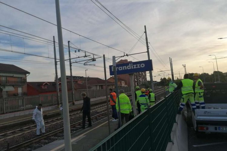 Tren atropella a trabajadores mientras realizaban mantenimiento en Turín, Italia