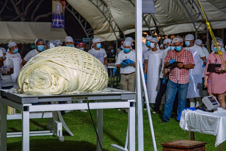 Chiapas rompe Récord Guinness con la bola de queso de hebra más grande del mundo