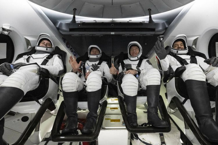 Astronautas regresan a la Tierra tras pasar seis meses en la Estación Espacial Internacional