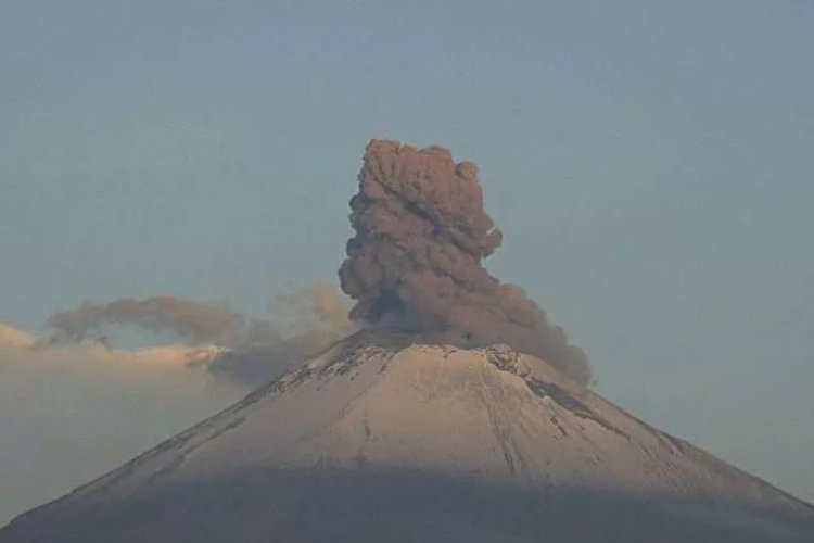 Popocatépetl registra 110 minutos de tremor y 2 explosiones