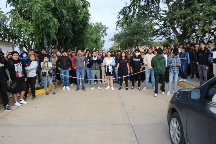 Estudiantes de la UTVCO califican a rectora como represora