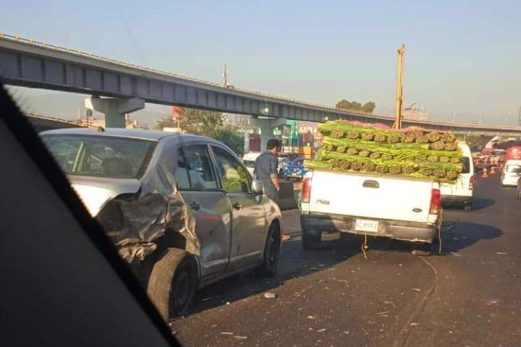 Carambola en la autopista México-Puebla ocasiona caos vial
