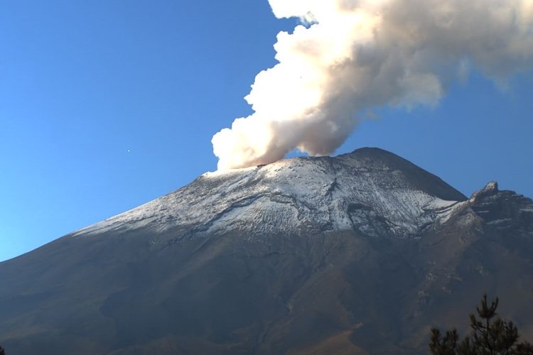 Volcán Popocatépetl registra fumarola de más de 2 mil metros de altura
