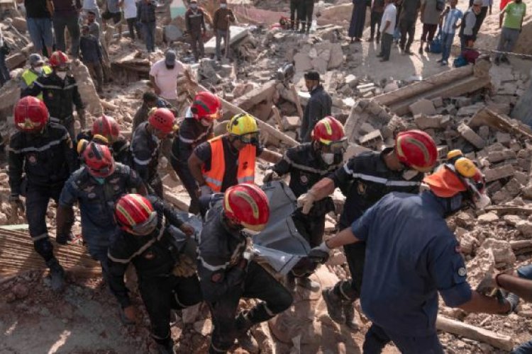 Marruecos es sorprendido por sismo réplica en medio de tareas de rescate
