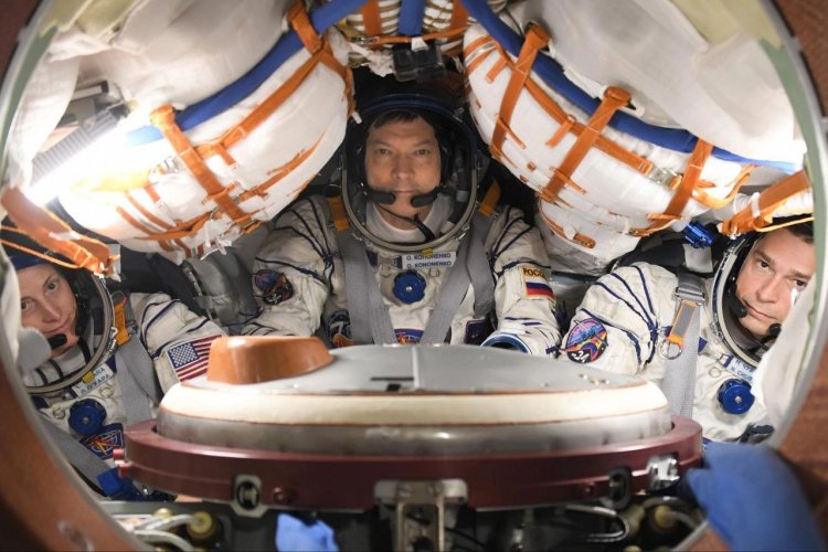 Cápsula rusa llega a la Estación Espacial Internacional con tres tripulantes