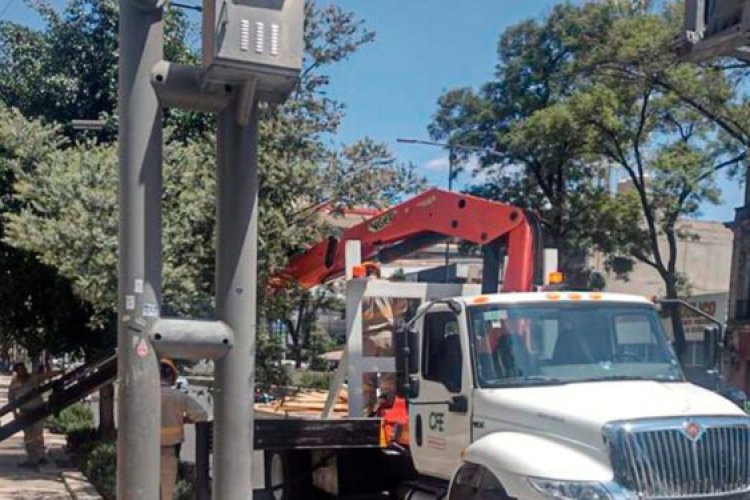 Vecinos reclaman a CFE solucionar “apagones” tras labores de mantenimiento en Avenida Chapultepec