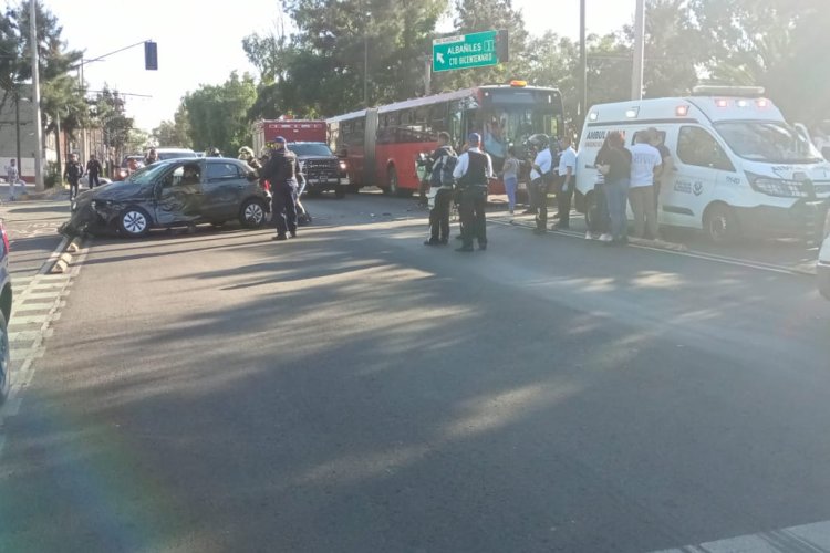 Al menos 15 heridos deja choque de Metrobús con particulares, en la CDMX