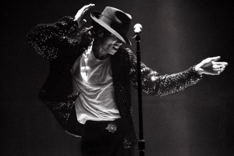 Subastan sombrero que usó Michael Jackson, por más de 1 millón de pesos