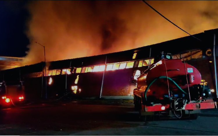 Reportan incendio en almacén del IMSS, en la Gustavo A. Madero, CDMX