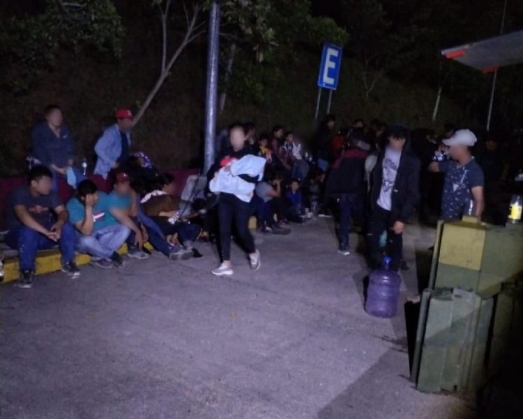 Descubren en Veracruz a 178 migrantes en autobús