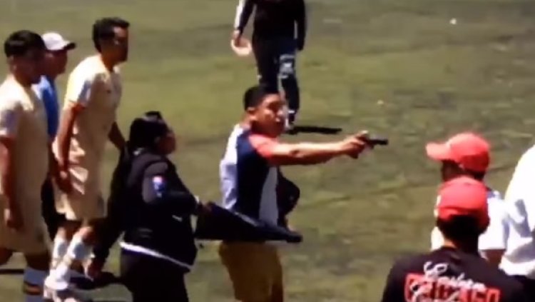 Hombre causa pánico en partido de fútbol "llanero" en Toluca