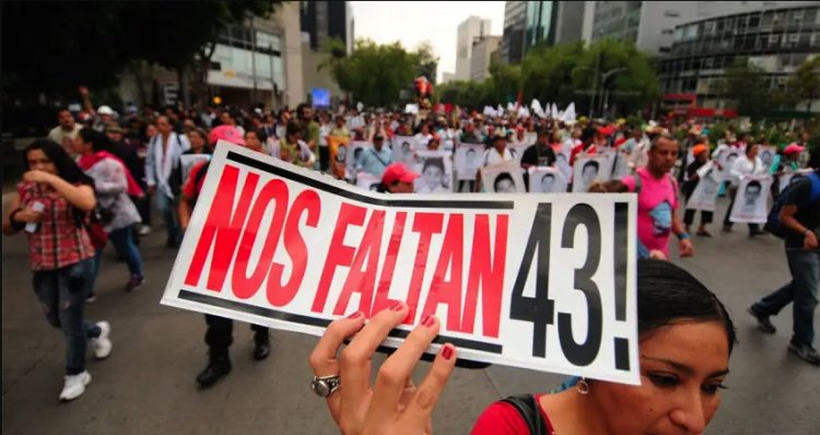 AMLO da nuevas largas a padres en caso Ayotzinapa; acusan que SEDENA no ha entregado información