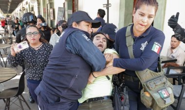 Detienen a reportero y reprimen a manifestantes en informe de Paola Angon