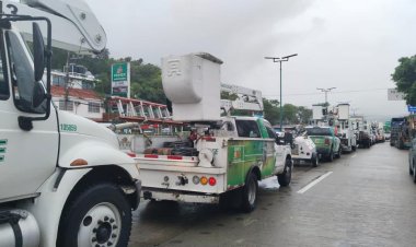 Más de mil elementos de la CFE fueron enviados para restablecer el servicio eléctrico tras huracán Otis en Guerrero