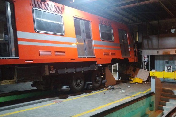 Tren del Metro de la CDMX choca en taller del Rosario