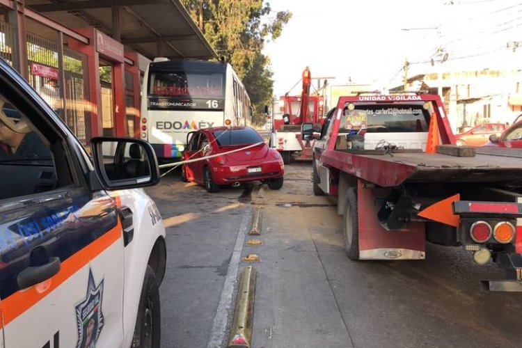 Conductor muere al chocar contra unidad del Mexibús en Tultitlán, Edomex