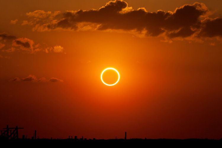 Riesgos de ver el eclipse solar anular sin protección
