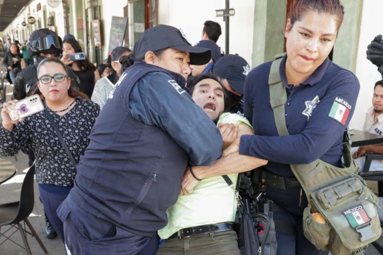 Detienen a reportero y reprimen a manifestantes en informe de Paola Angon