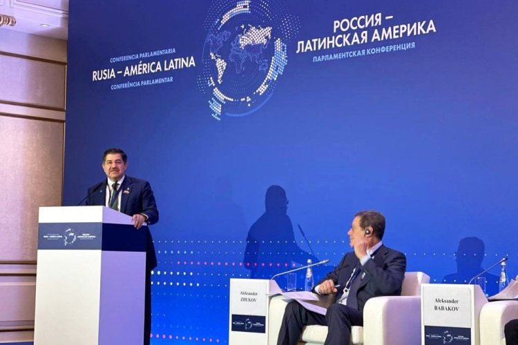 Rusia y el pueblo ruso están conteniendo los negativos efectos del mundo unipolar: Brasil Acosta