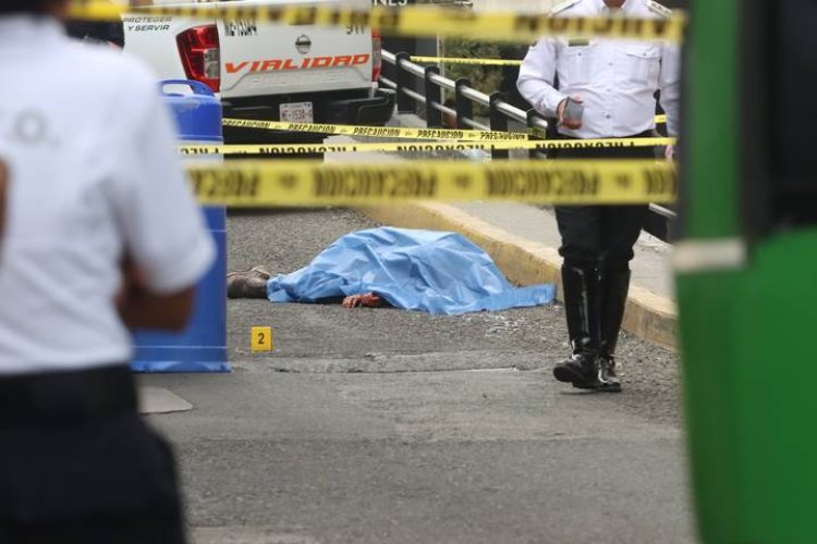 Asesinan a dos hombres que acababan de retirar dinero en Huixquilucan, Edomex