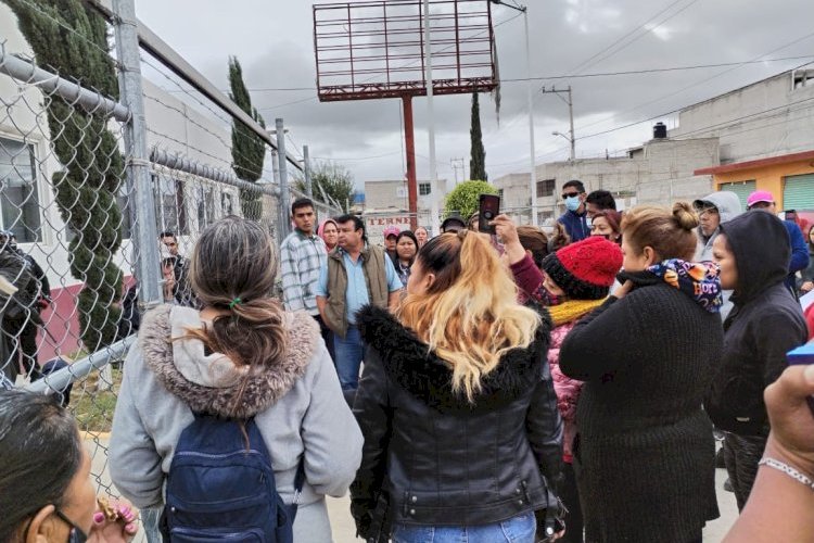 Denuncian en Chimalhuacán, Edomex acoso contra docentes de una primaria