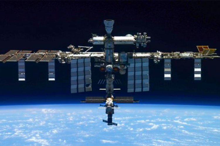 Se cancela caminata espacial de cosmonautas rusos debido a una fuga en la nave Soyuz M-22