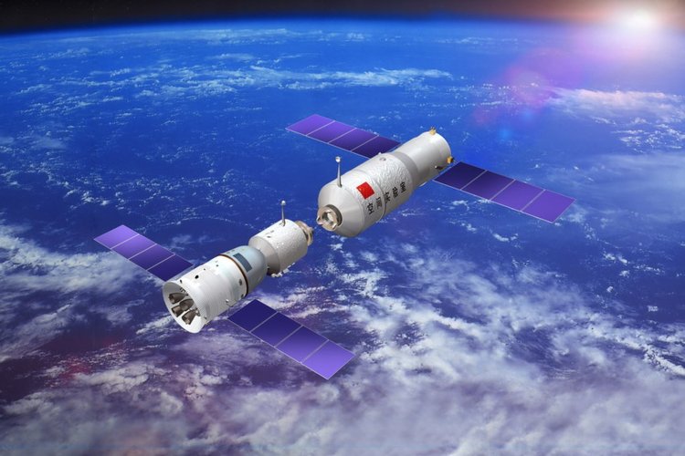 China envía tripulación de astronautas más joven de su historia