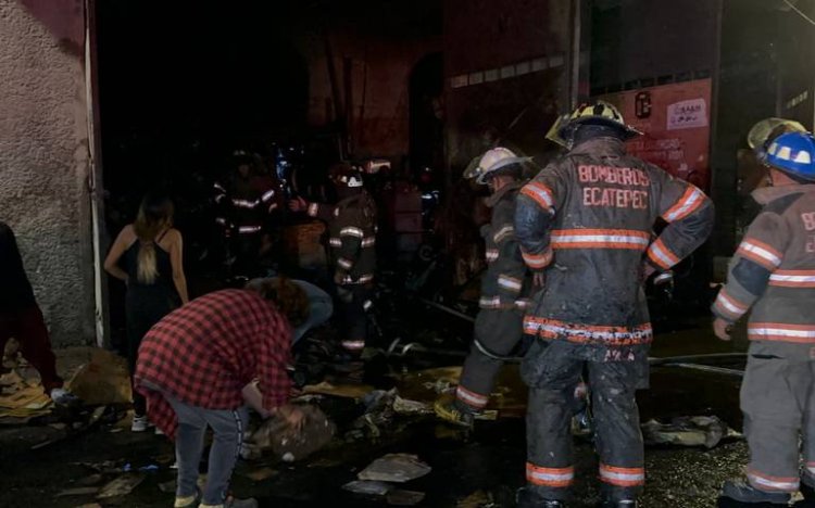 Se incendia bodega de material reciclado en Ecatepec, Edomex