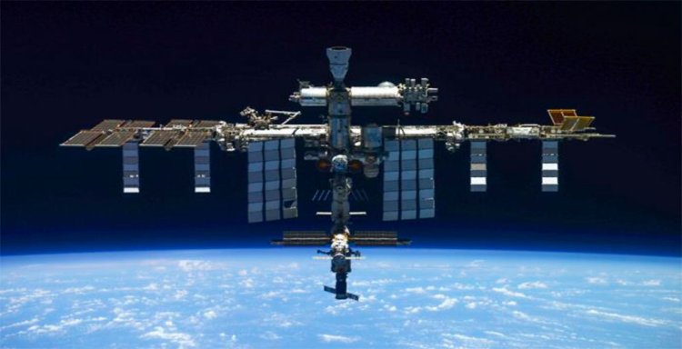 Se cancela caminata espacial de cosmonautas rusos debido a una fuga en la nave Soyuz M-22