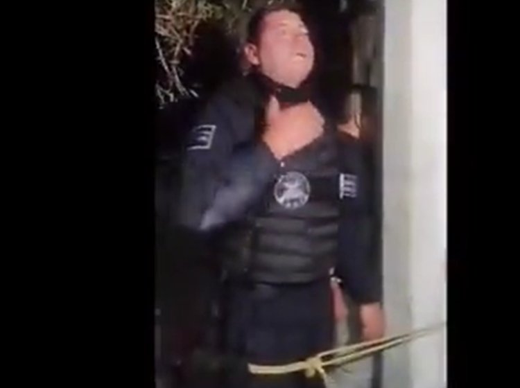 Policías son retenidos y golpeados por haber ultimado a un joven en el EDOMEX