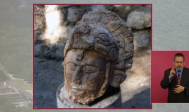 Encuentran en Chichen Itzá gran cabeza con tocado de serpiente