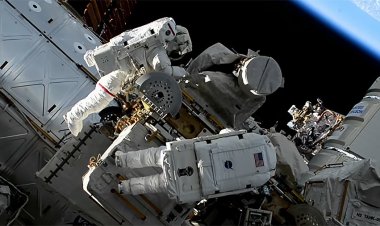 Astronautas perdieron bolsa de herramientas y ahora orbita la Tierra