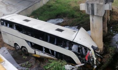 Murieron 12 personas tras caída de un autobús en Acayucan, Veracruz