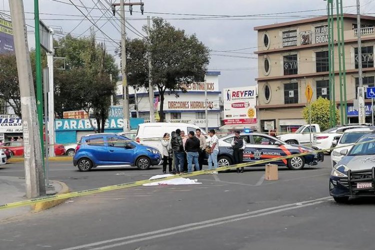 Atropellan a mujer frente a estación del tren Insurgente en Toluca, Edomex
