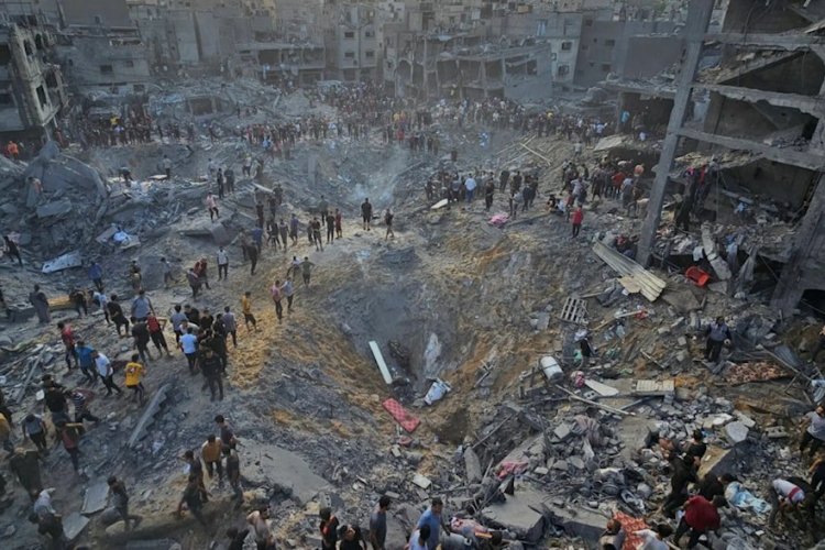 Superan los 9 mil 700 los muertos por bombardeos israelíes contra la Franja de Gaza