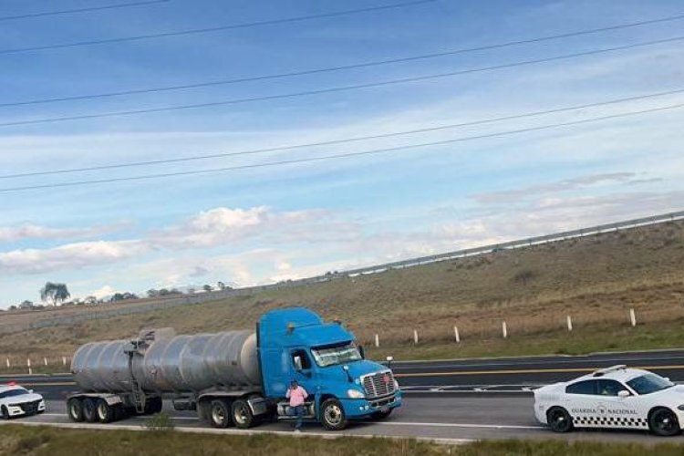 Aseguran camión con 40 mil litros de huachicol en el estado de Puebla
