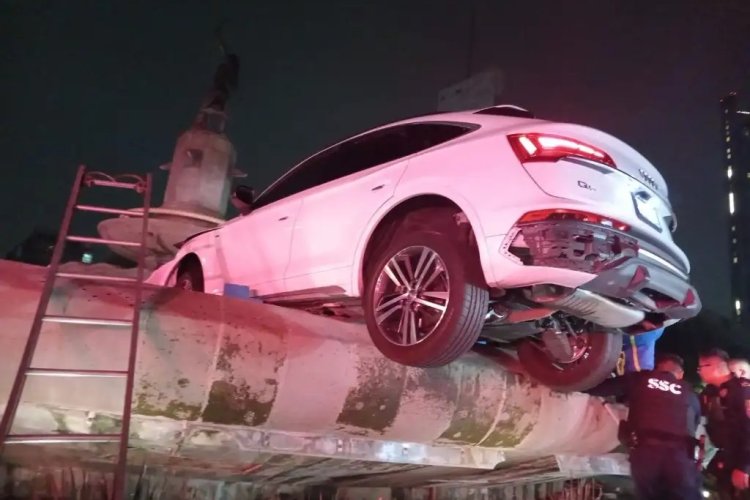 Audi se estrelló contra la fuente de la Diana Cazadora en Reforma, CDMX