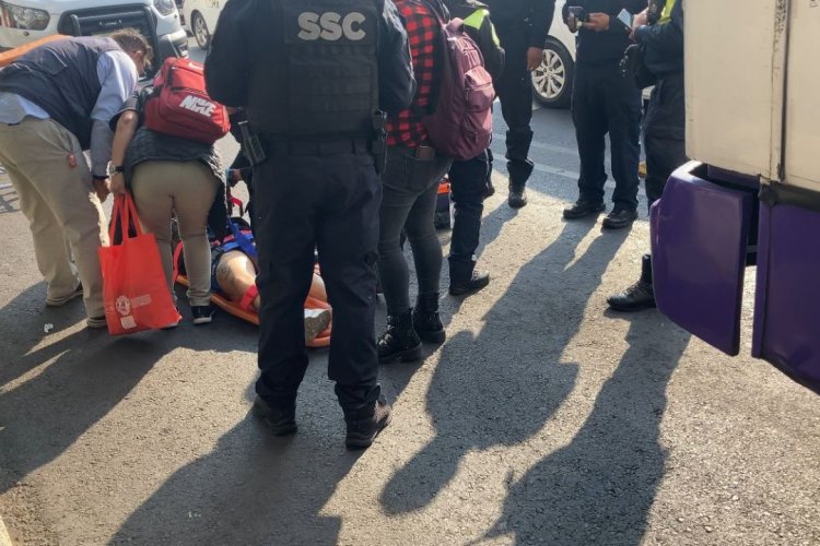 Camión de pasajeros atropella a ciclista en Av. Chapultepec, CDMX
