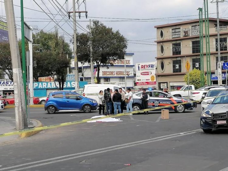 Atropellan a mujer frente a estación del tren Insurgente en Toluca, Edomex